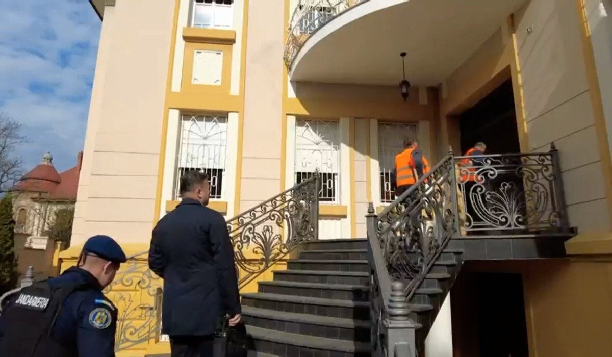 Momiță Bona, evacuat după 20 de ani din vila ocupată ilegal: Cum arată acum