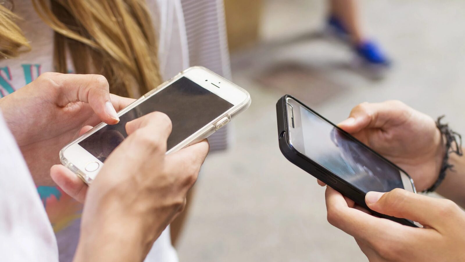 Noile reguli UE pentru telefoane: Ce schimba din 2027 în România