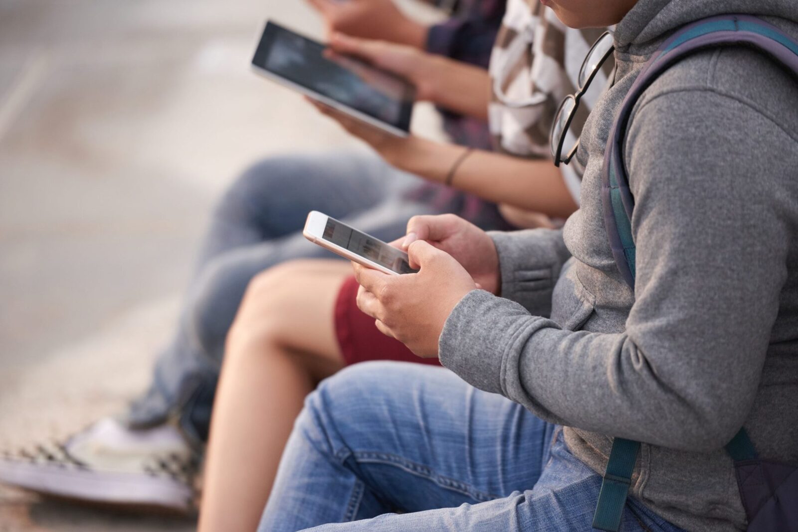 UE dă lege: Telefoanele mobile se schimbă radical din 2027!