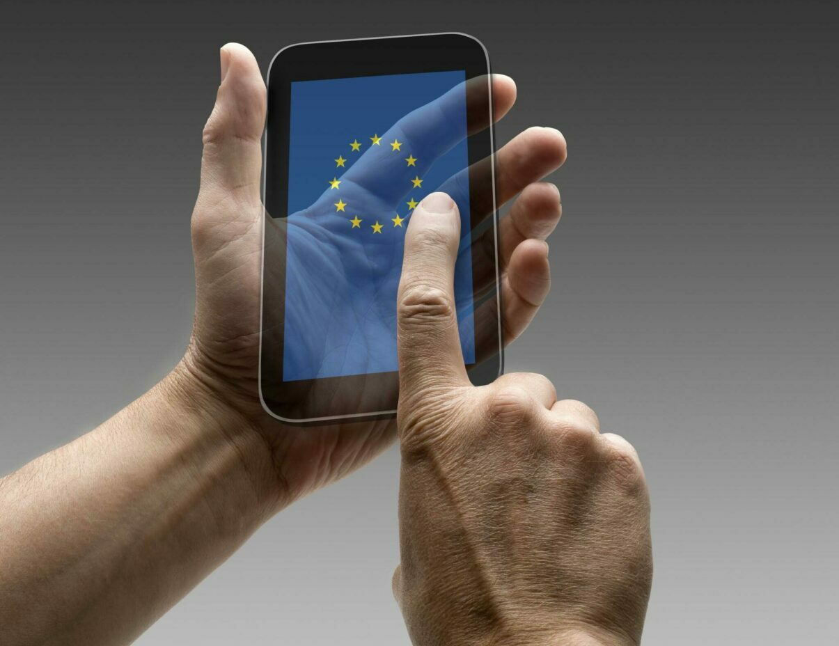 Roaming GRATUIT în UE: Ce trebuie să știi când călătorești în Europa