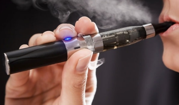 Țigările electronice: Studiul care îngrozește! Metale toxice, pericol în plămâni