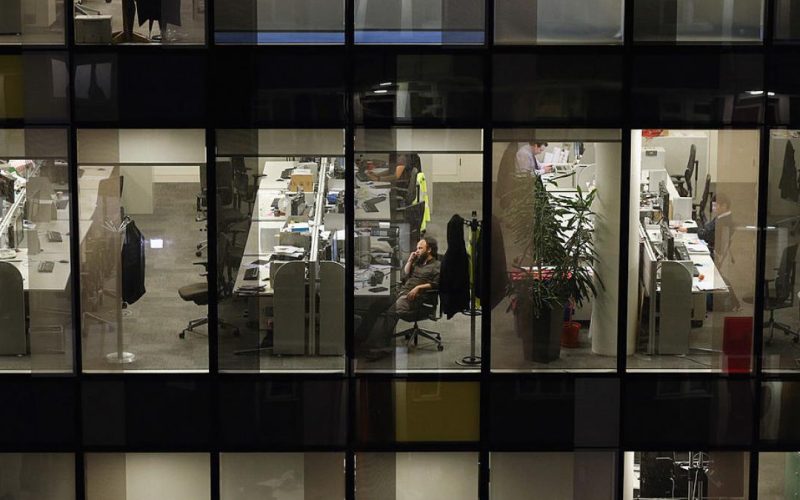 Angajat cu 827 de zile de concediu neplătit, a câștigat peste jumătate de milion de euro în instanță