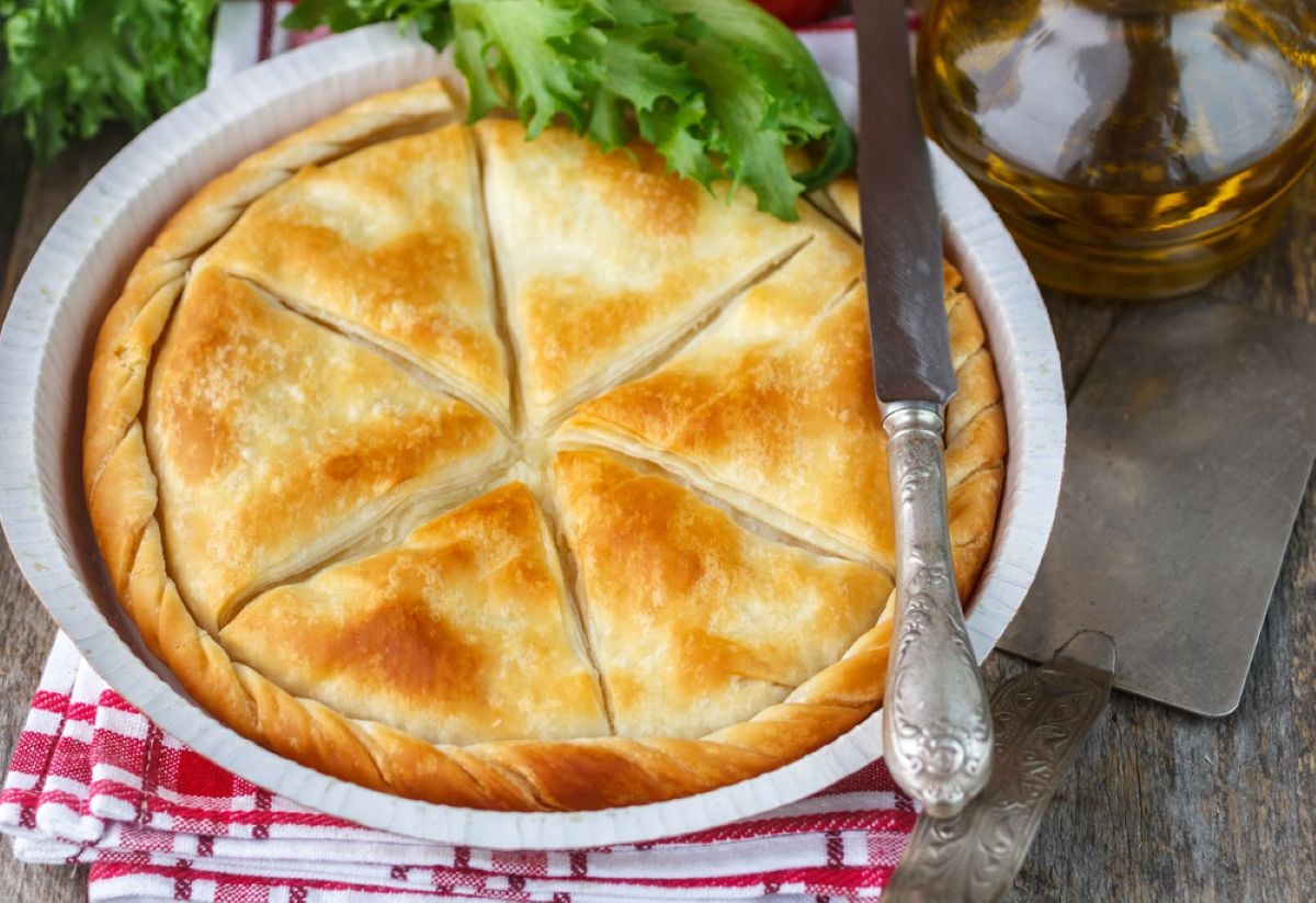 Tiropita, deliciul Greciei: Rețeta perfectă de plăcintă cu brânză