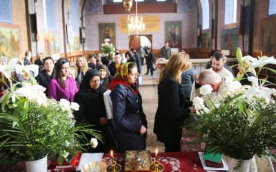 De ce se practică datul pe sub masă în Vinerea Mare? Tradiții ciudate!