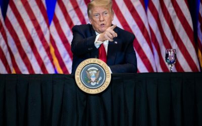 Președintele american, Donald Trump, a distribuit pe platforma de socializare Truth Social o filmare violentă, în care un bărbat atacă o femeie cu un ciocan