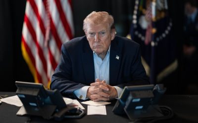 Trump, amenințări cu tarife de 50% pentru cei care înarmează Iranul