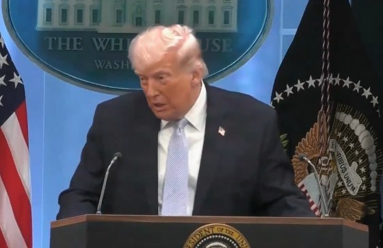 Președintele Statelor Unite ale Americii, Donald Trump, a anunțat că toate navele, aeronavele și personalul militar american vor rămâne în Iran și în jurul acestuia până când țara din Orientul Mijlociu va respecta în totalitate acordul de încetare a focului