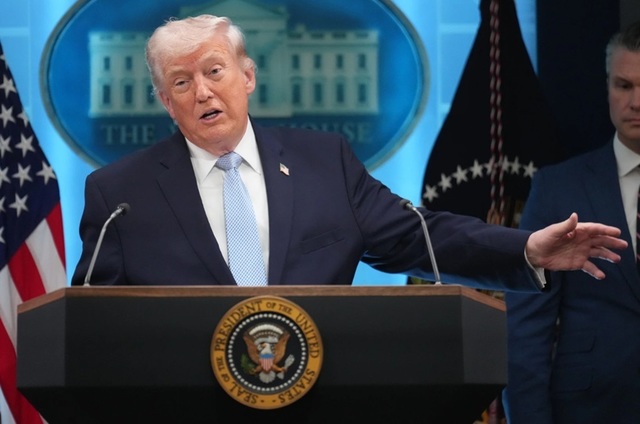 Trump amenință iranianii: Poate distruge poduri și centrale în 4 ore, fără regrete