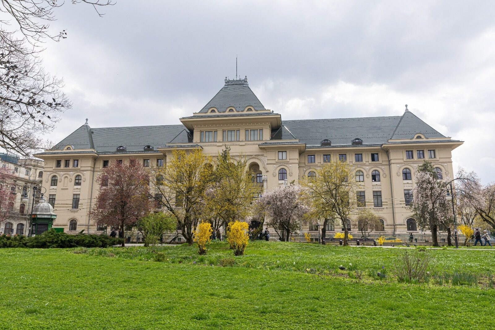 Gratuit: Tururi ghidate prin Primăria București, în weekend
