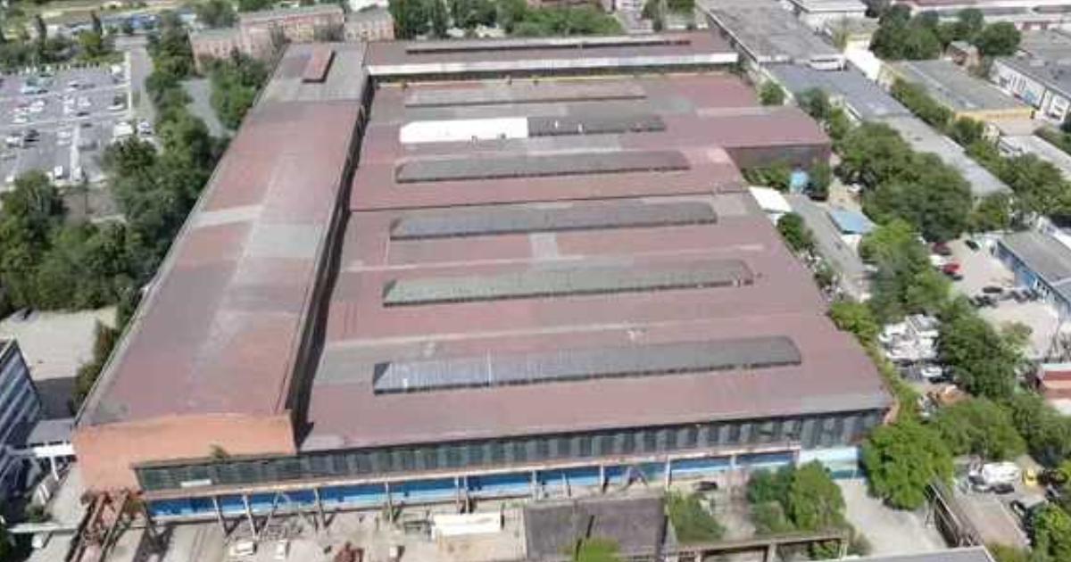 Fabrica-emblemă a comunismului, vândută în București Cine o vrea