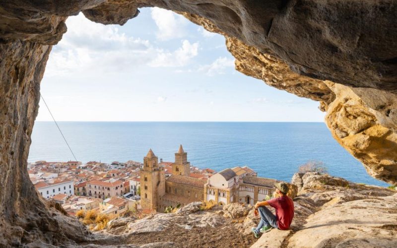 Un român a dat mai puțin pe o casă în Sicilia decât pe o mașină