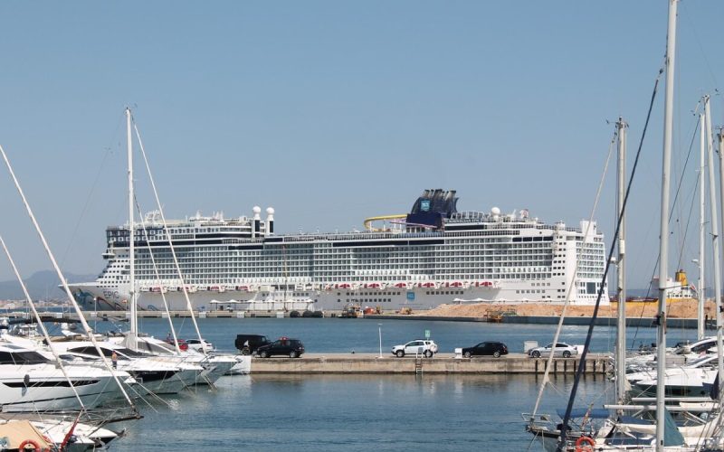 Vas de croazieră, curaj la Ormuz: Prima navă civilă, sfidare în plin război