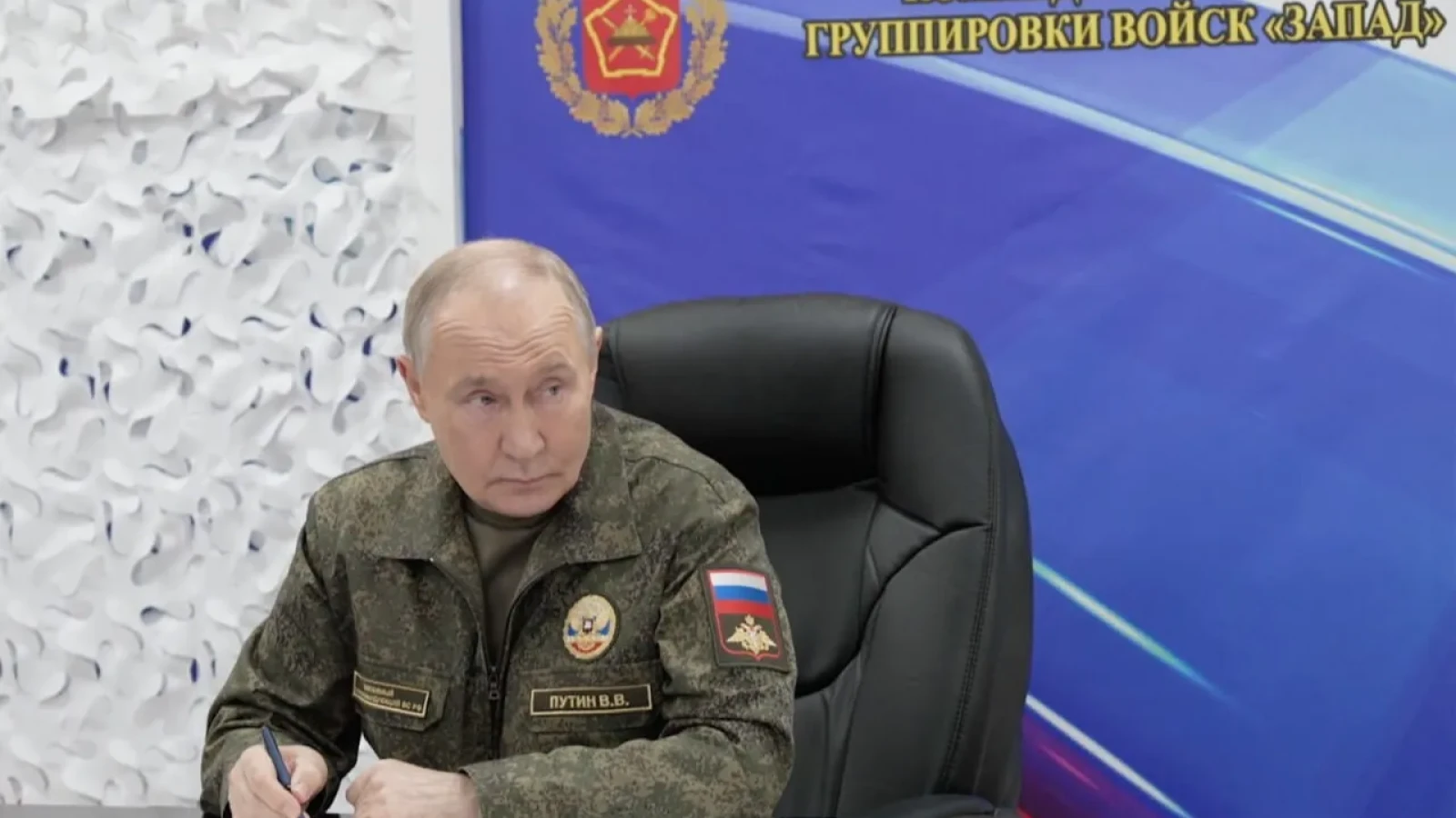 Președintele rus VLADIMIR Putin a anunțat joi instituirea unui armistițiu temporar în Ucraina, cu ocazia Paștelui Ortodox