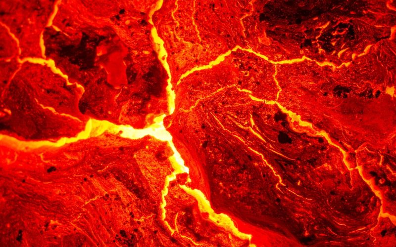 Un vulcan periculos, gata să erupă: Magma se acumulează în secret