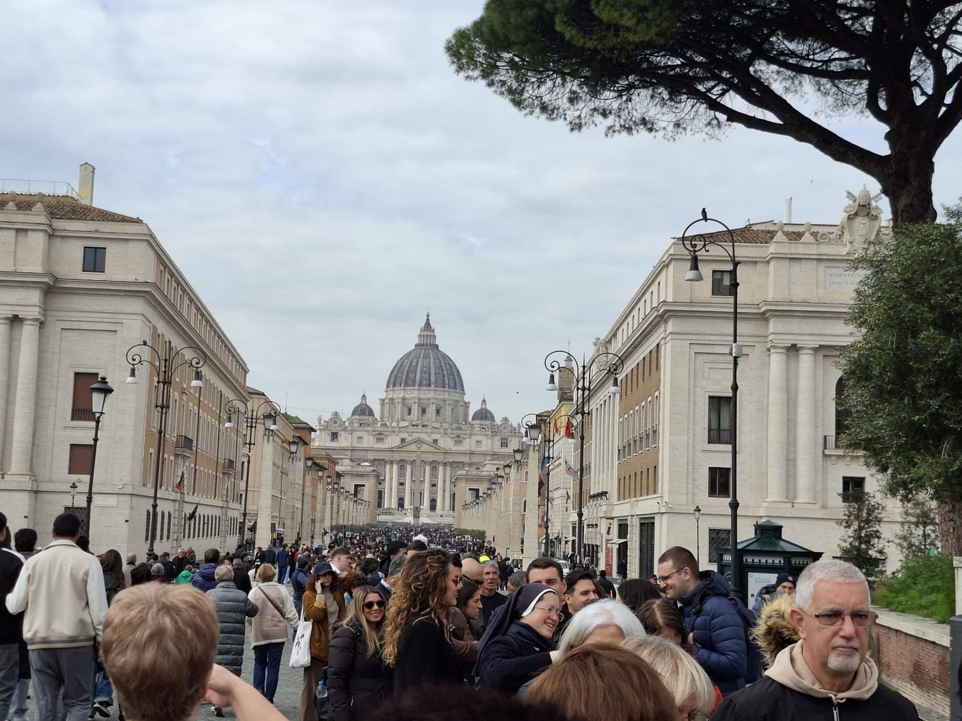 Paștele, prima dată fără papa francisc, sărbătorit cu papa leon