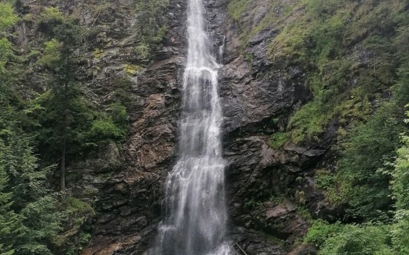 Imagini idilice, peisaje montane și liniște deplină – acestea sunt doar câteva dintre motivele pentru care Mălaia reprezintă o destinație perfectă pentru un weekend de relaxare