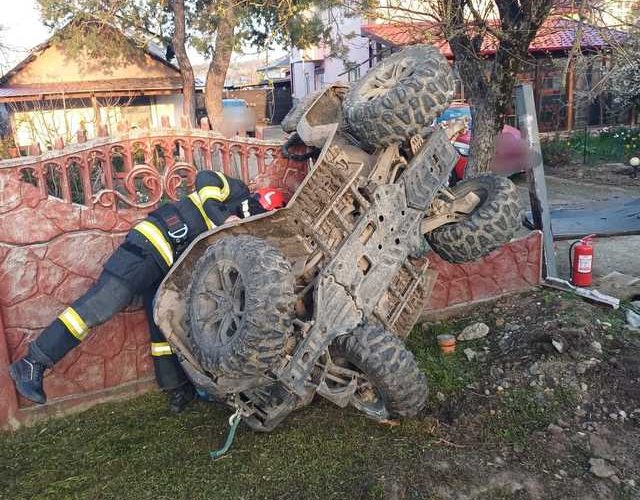 Argeș: Accident grav cu ATV! O persoană, rănită după impactul cu un gard