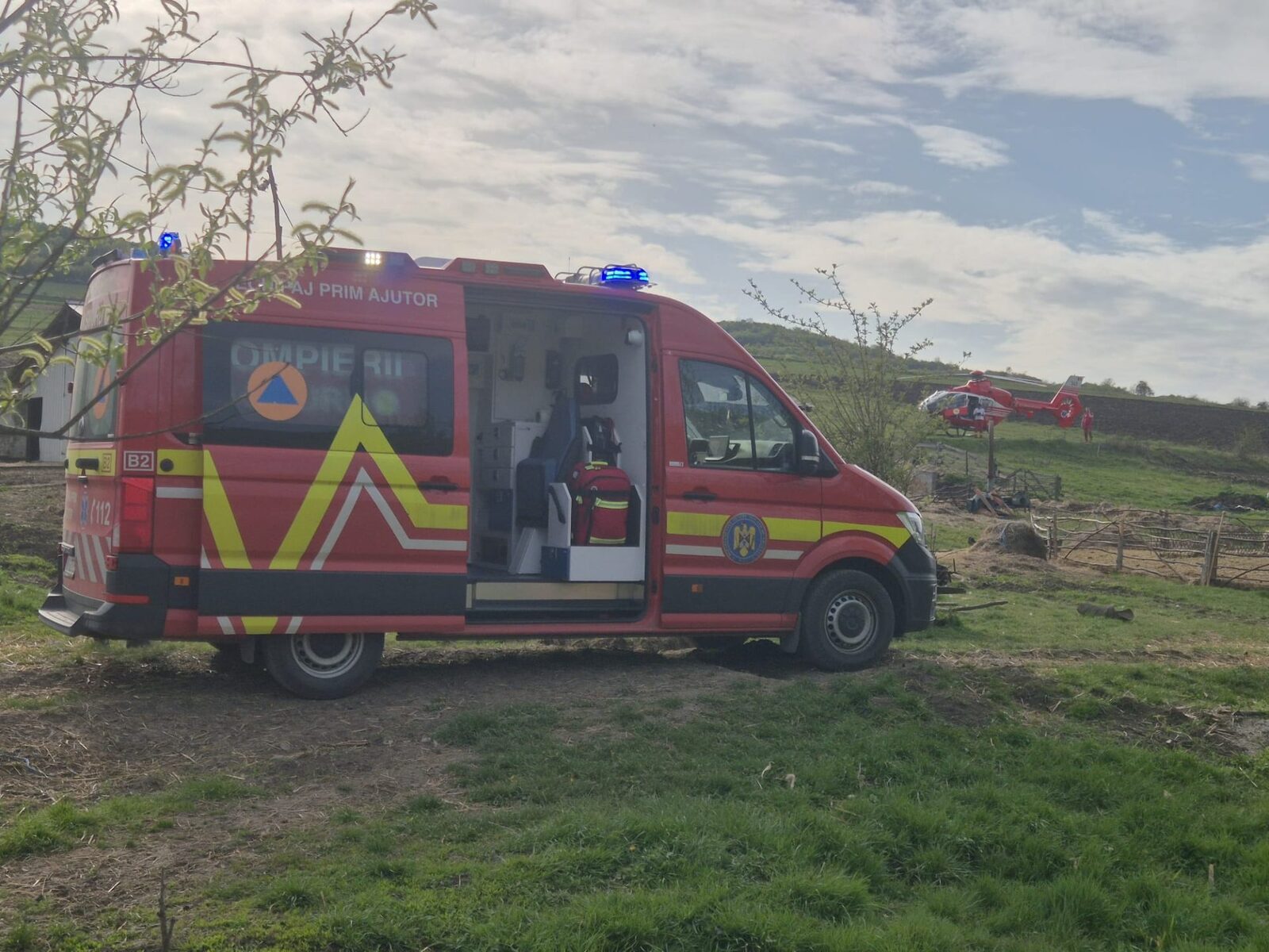 Cluj: Accident GRAV cu utilaj agricol. Victima, transportată cu elicopterul SMURD