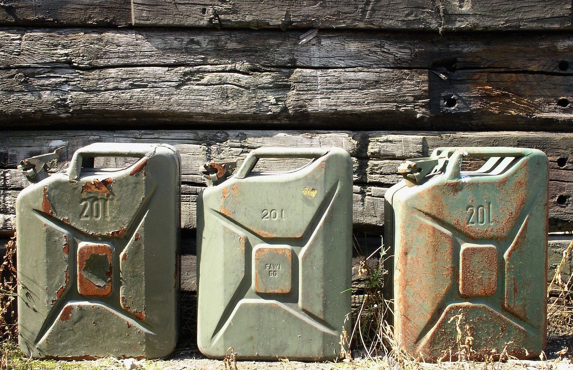 Guvernul reduce acciza la motorină cu 30 de bani și limitează scumpirile