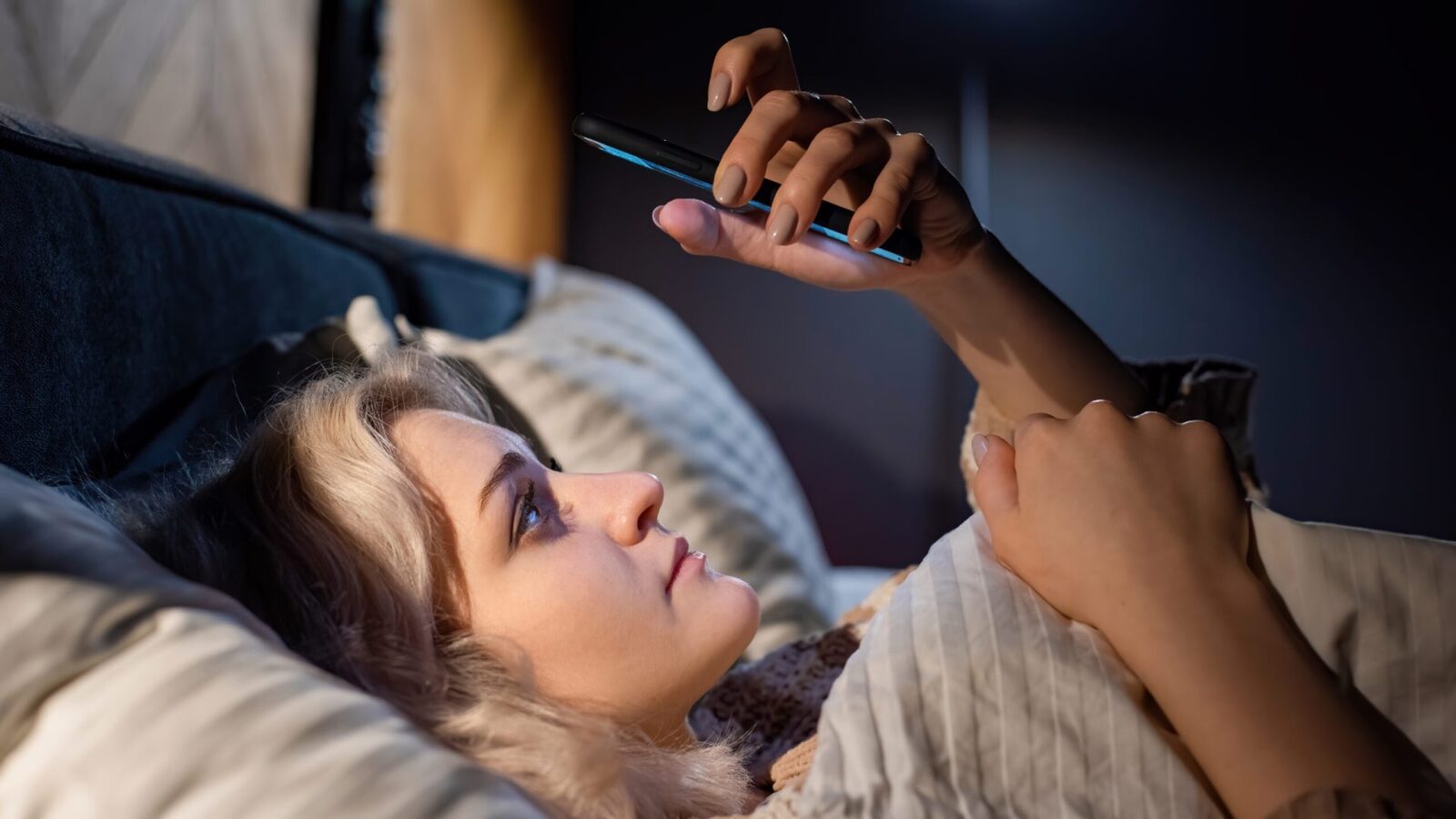 O pauză de internet pe telefon: Un experiment arată beneficii pentru sănătatea mintală Dependentă de telefoanele mobile? Un studiu recent aruncă o lumină asupra efectelor pe care timpul petrecut online le are asupra noastră