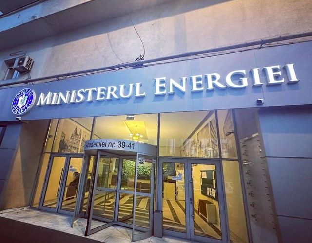 Înainte de a fi demis, Bolojan a schimbat ″garda permanentă″ de la Ministerul Energiei