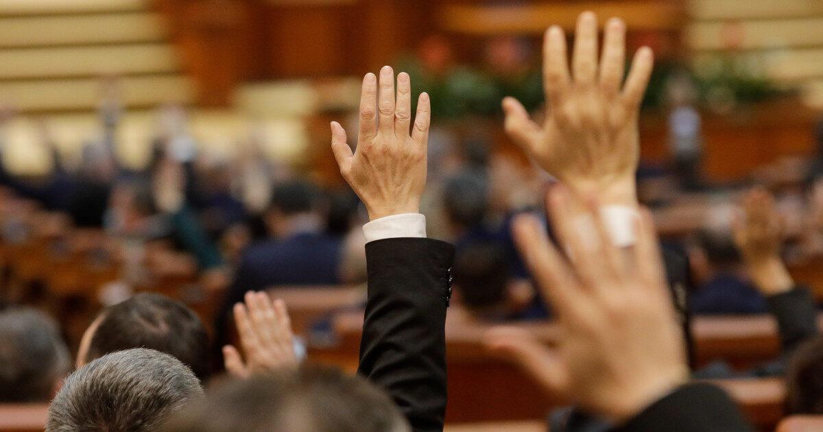 Salarii MAI MARI pentru politicieni: Cât va încasa Nicușor Dan după noua lege?