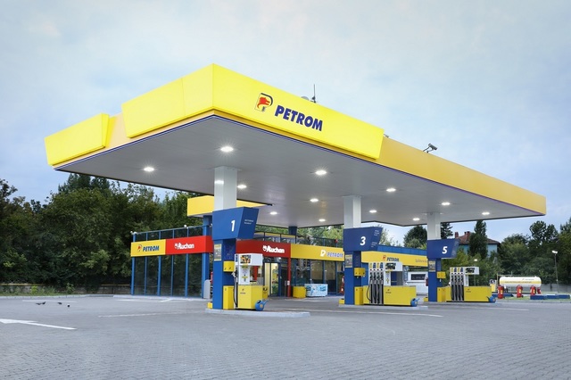ULTIMA ORĂ Ieftinire surprinzătoare a motorinei în stațiile OMV și Petrom. Benzina, în schimb, s-a scumpit