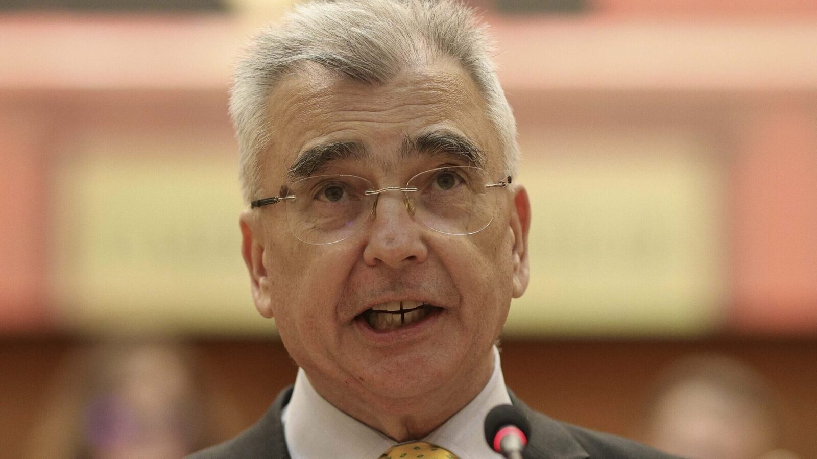 Peiu ATACĂ: Bolojan, acuzat că favorizează importatorii, nu producătorii români