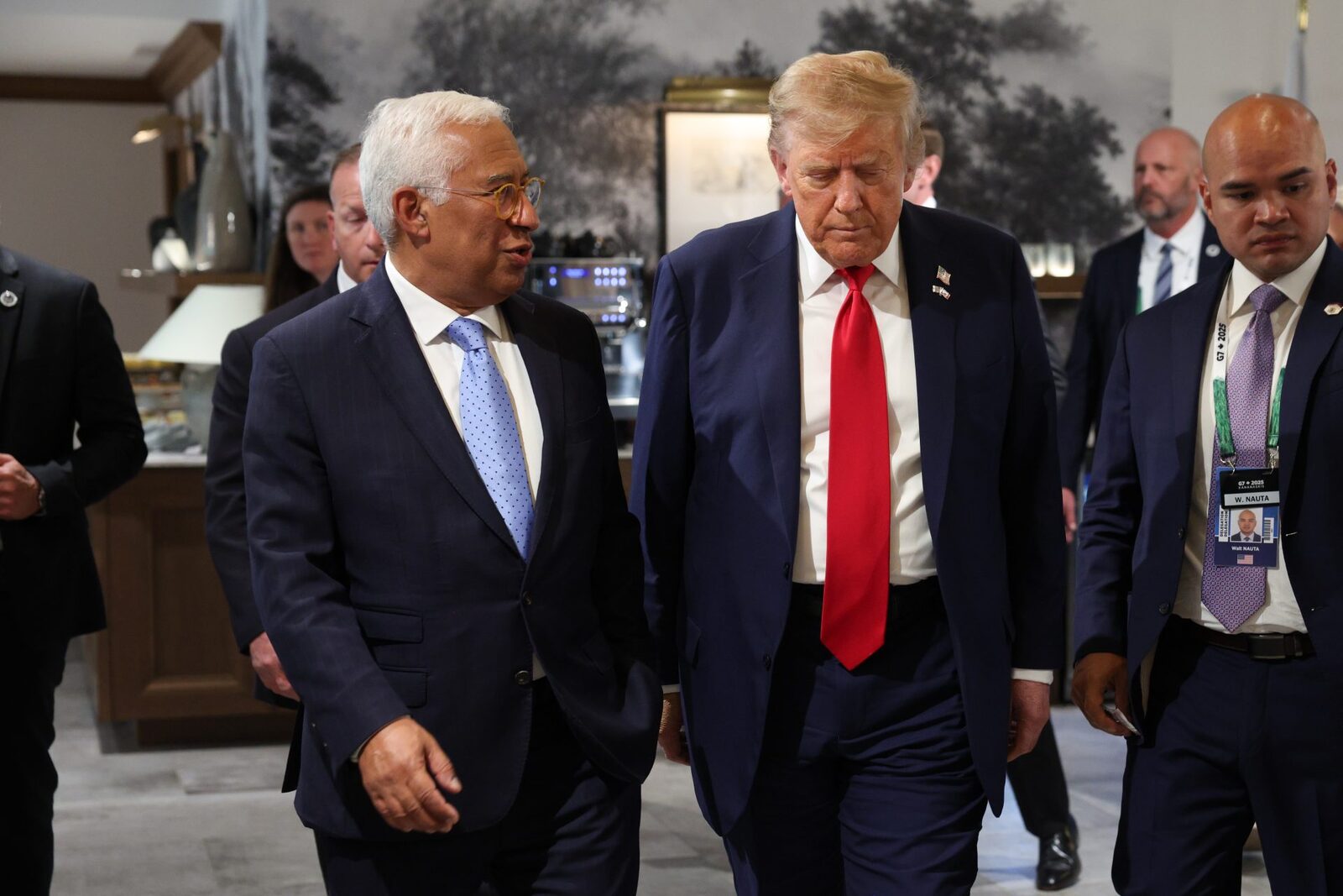 Socialiștii europeni strigă: „Scoate banii, Donald!” în tensiunile transatlantice