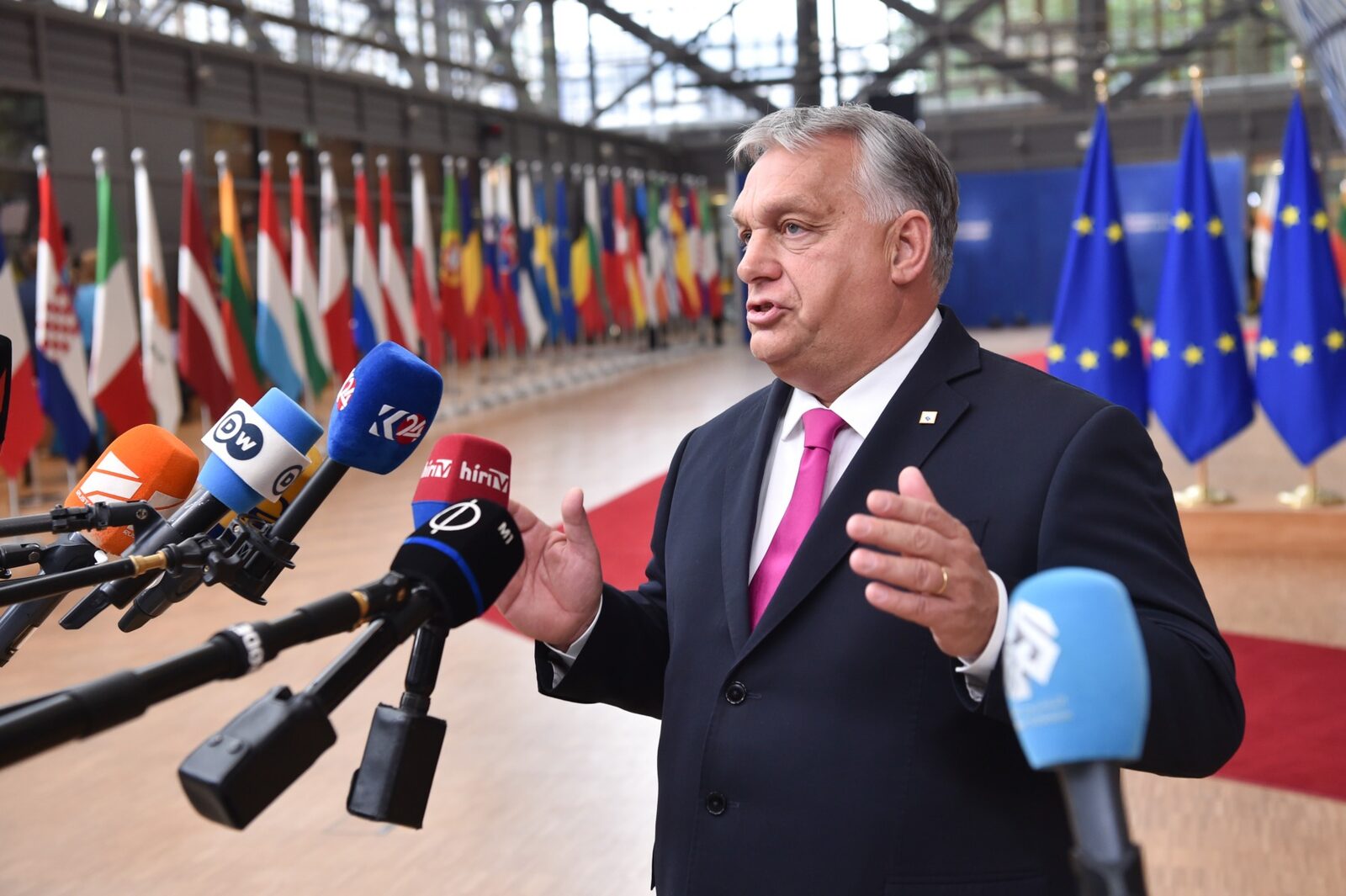 Orban sfidează CJUE: Ungaria NU aplică decizia anti-LGBT din școli și mass-media