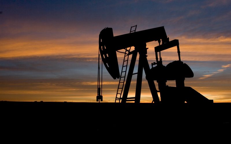România, dependentă de petrol: 76% importuri, gazul american, soluția