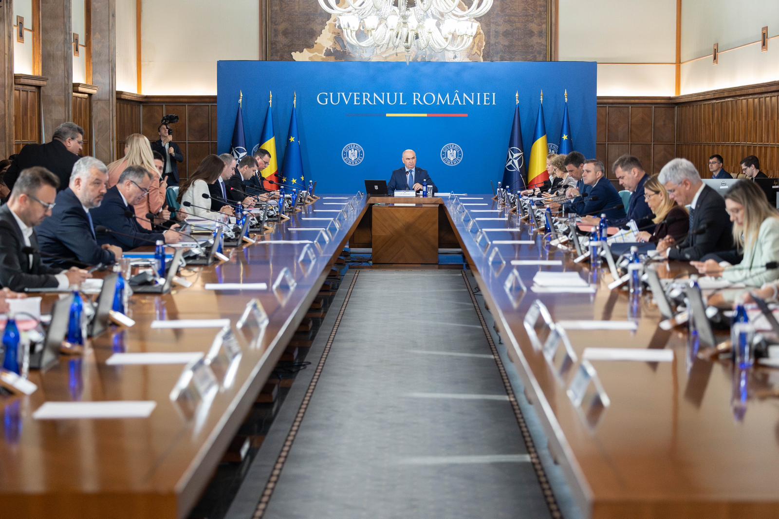 Ședință de Guvern URGENTĂ marți dimineața, înaintea votului pe moțiune