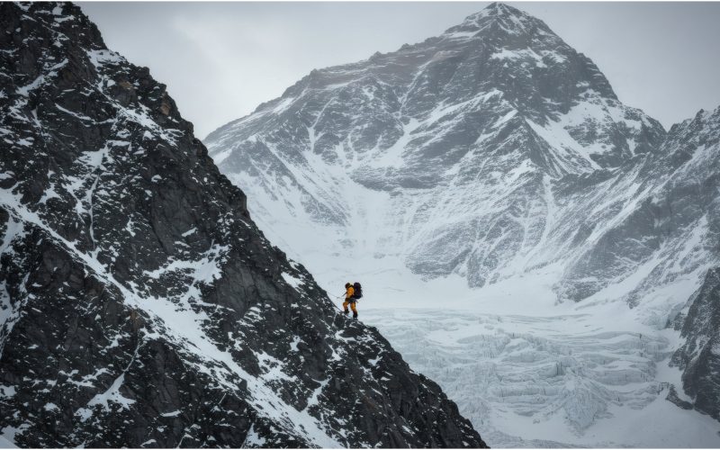 American pe Everest: Record uluitor de viteză pe cel mai înalt vârf din lume