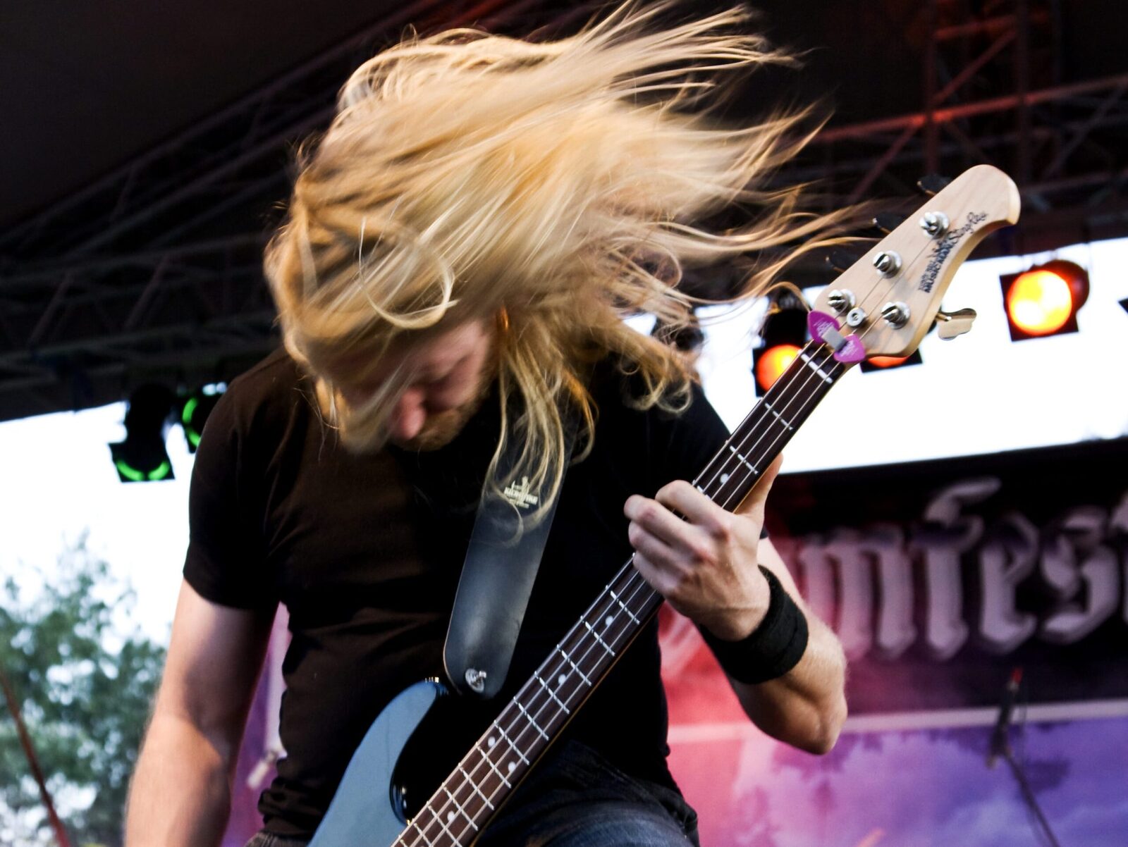 De ce MUZICA METAL calmează: Furia, anxietatea și ce spun psihologii