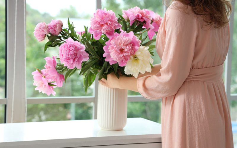 BANI în vază: Trucul floral care te scapă de o grijă majoră