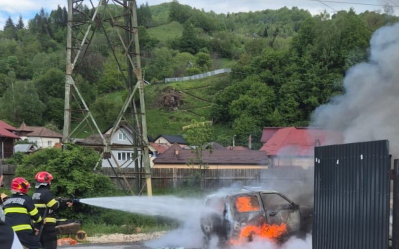 A1: Accident TERIBIL cu trei tiruri și o mașină în flăcări