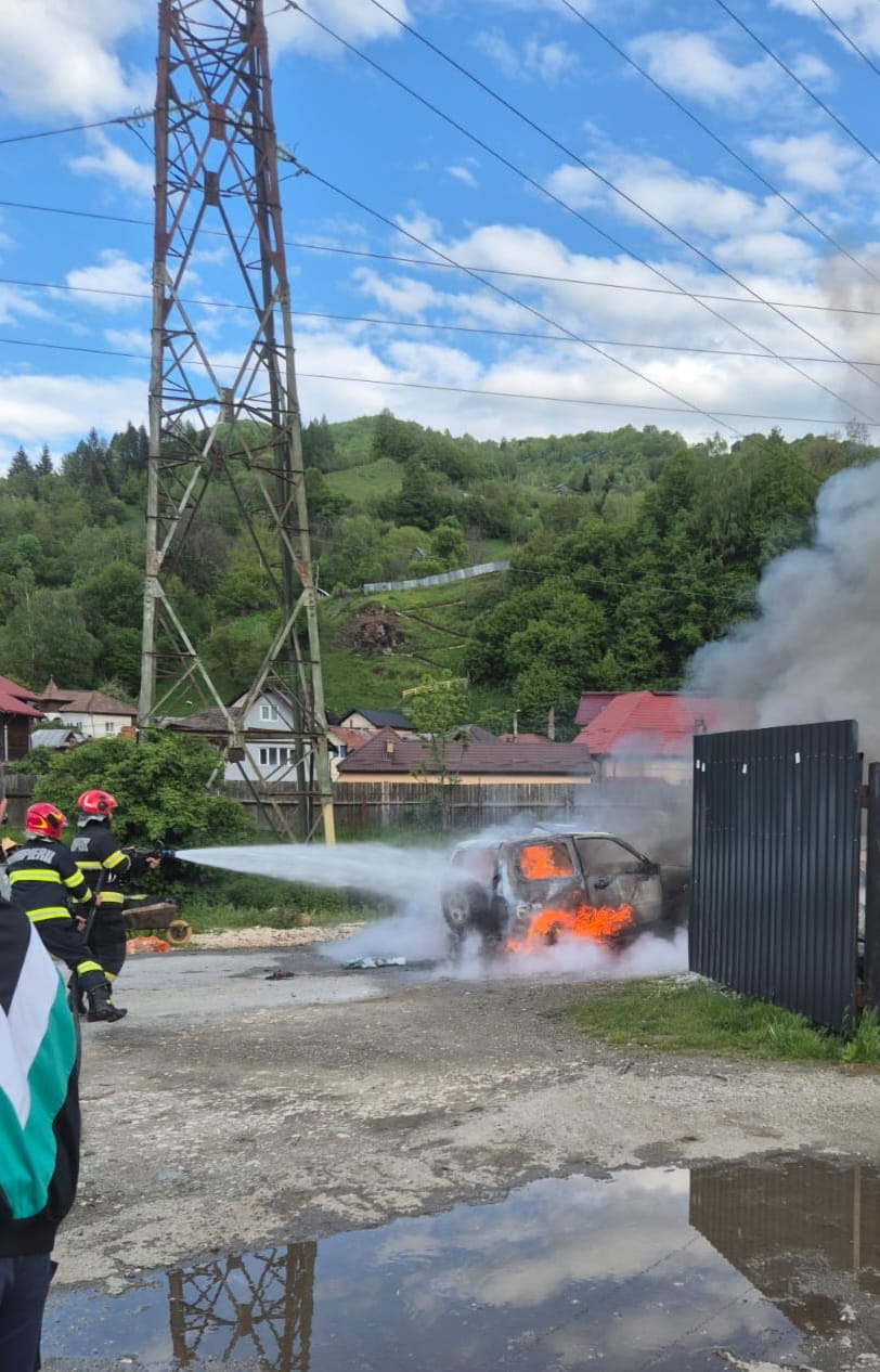 A1: Accident TERIBIL cu trei tiruri și o mașină în flăcări