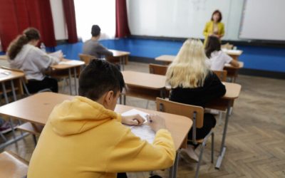 Elevii prinși copiind la Evaluarea Națională riscă excluderea