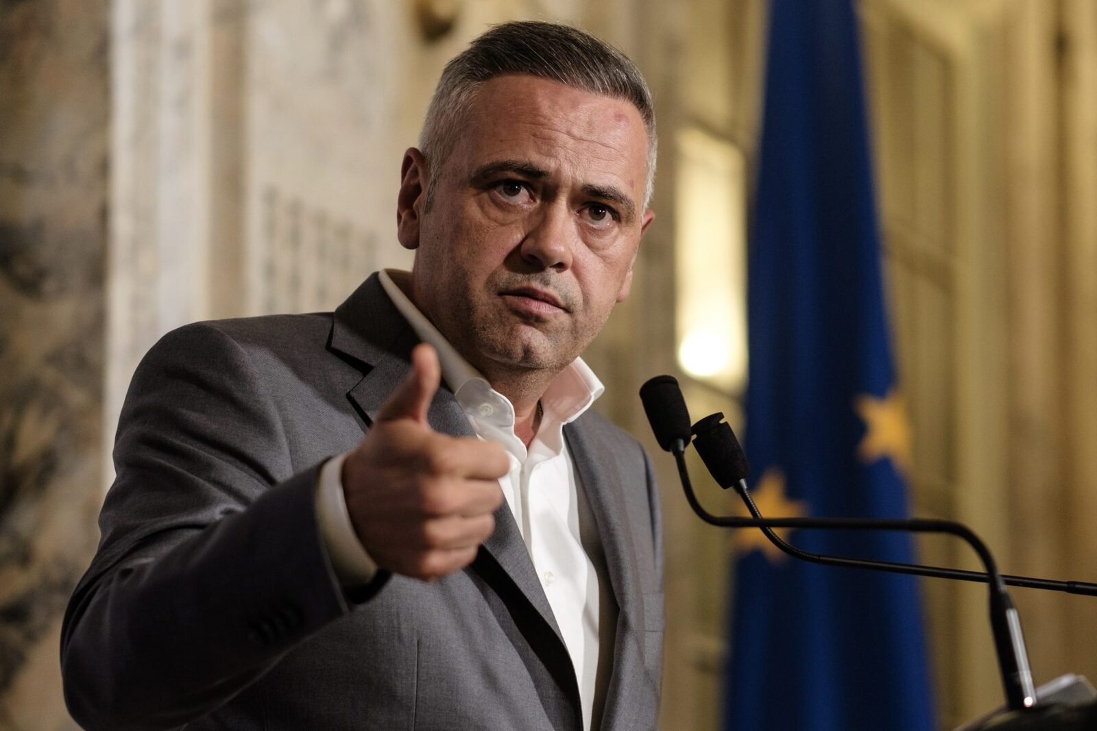 Ministrul Barbu, al Agriculturii, l-a jignit pe Bolojan în audierile din Parlament: „Analfabet în economie”. Cum s-a votat: PSD - pentru, PNL și USR contra, UDMR abținere și AUR a ieșit din sală