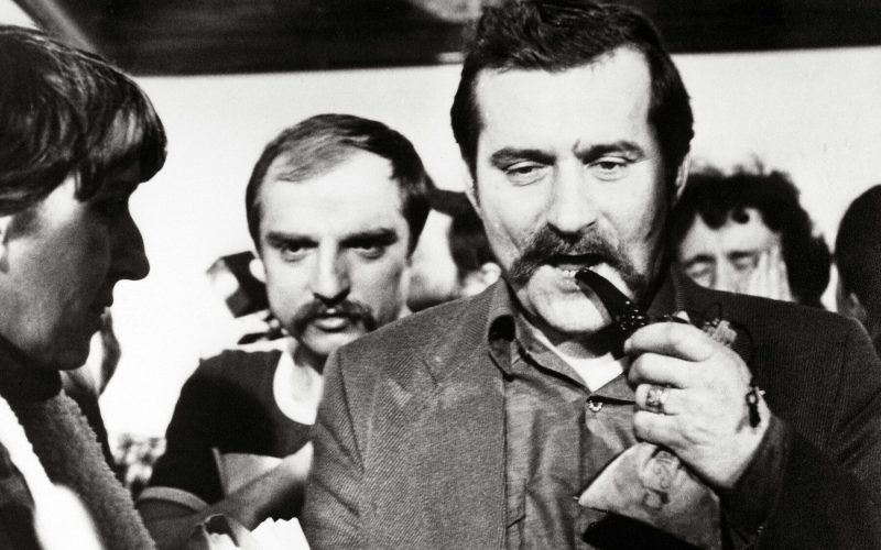 Walesa, eroul anticomunismului, primește Steaua României