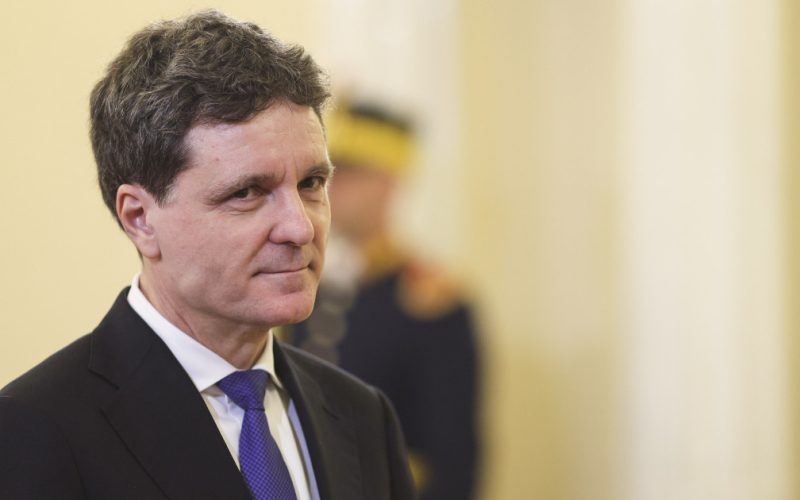 Peiu: Nicușor Dan – Carol al II-lea? Suspendarea, la un pas