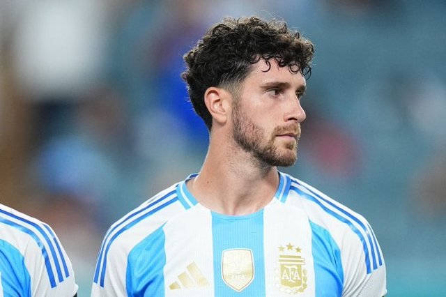 Cupa Mondială 2026: Convocat în ultimul moment, Marcos Senesi a avut parte de o călătorie cu peripeţii până a ajuns la cantonamentul Argentinei din Kansas