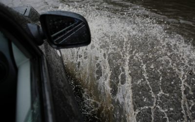 Buzău: Drum național blocat! Inundații și aluviuni pe șosea