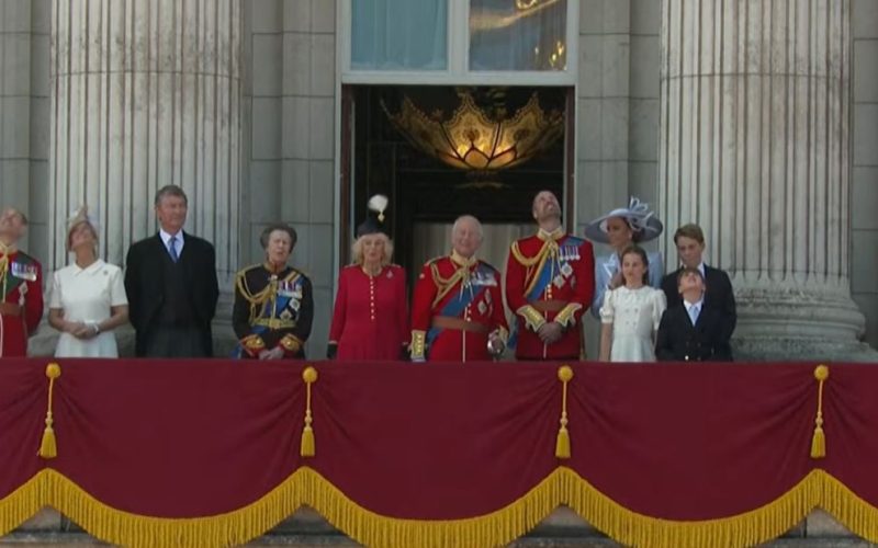 Regele Charles și Camilla, paradă regală în trăsura Victoriei
