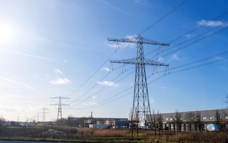 Producția internă de energie România, în declin. Regenerabilele, un plus