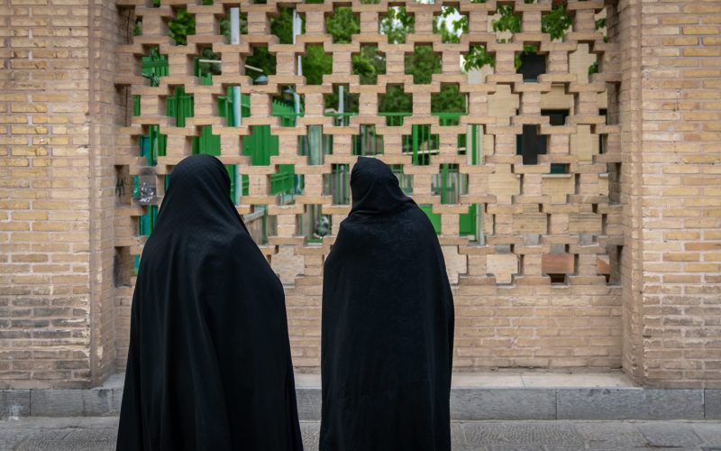 Iran: Cântăreață condamnată la 74 de bici pentru concert online