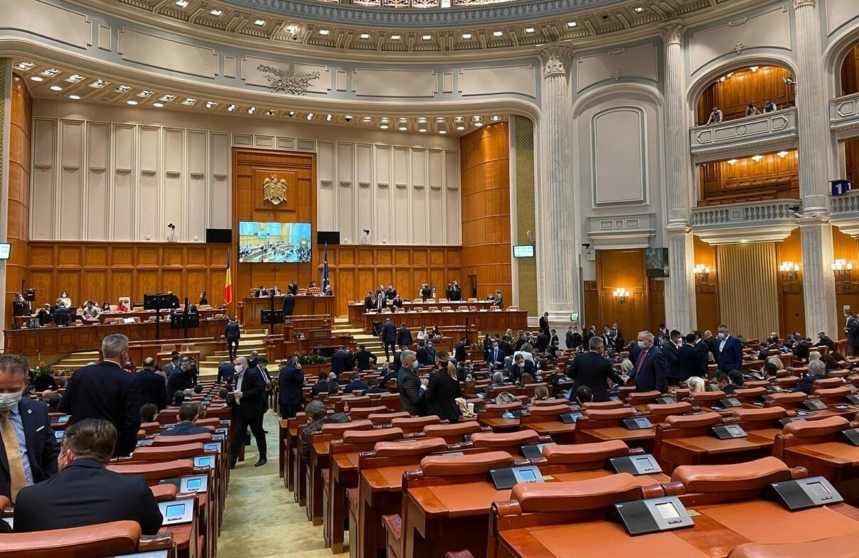 Guvernul cade: Cine-l doboară, să fie pregătit să reconstruiască