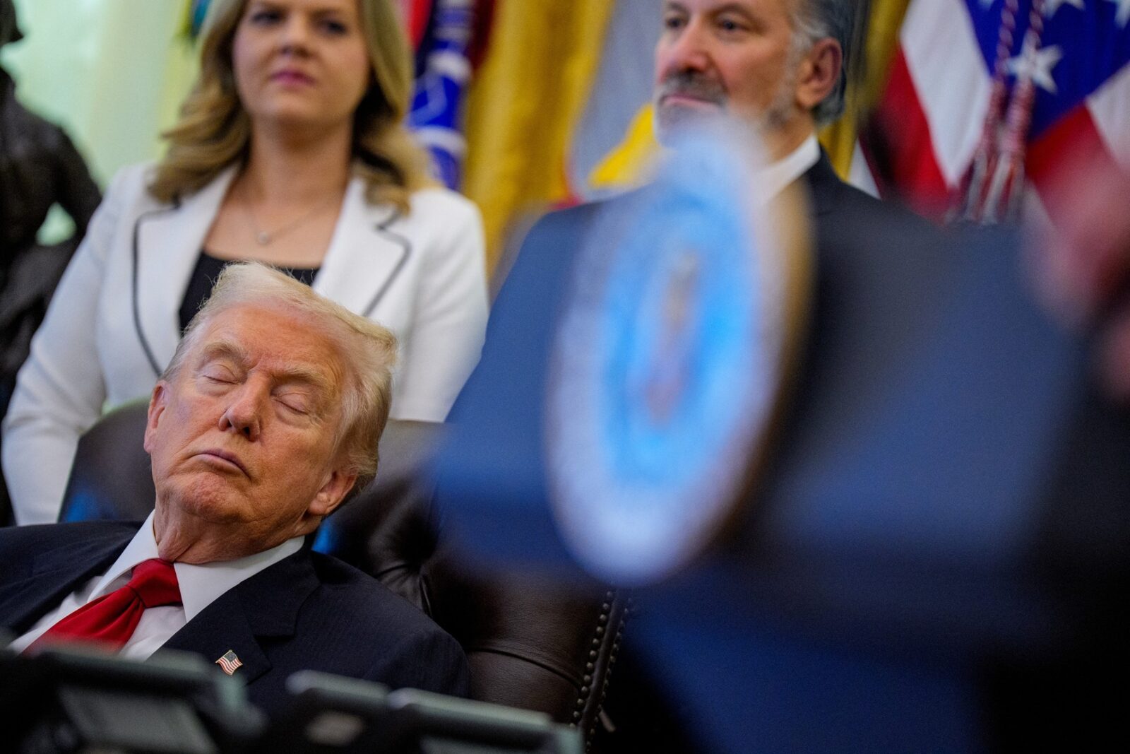 Trump, profit uriaș din cripto, investitorii în pierdere