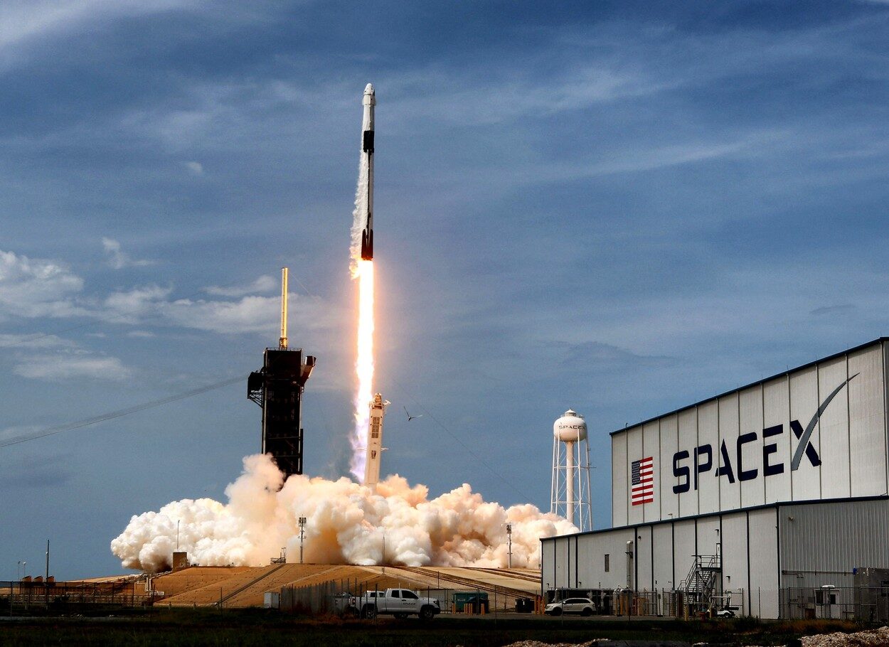 SpaceX cumpără Cursor cu 60 de miliarde de dolari