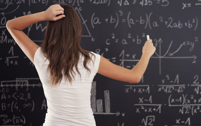 Atenție la mate: Ce rezultat au acești adulți la 4+4×4+4